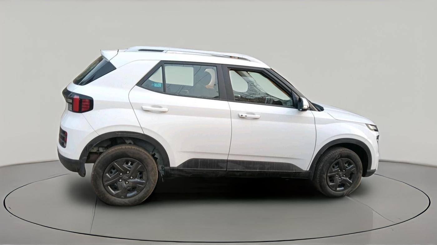 2024 Hyundai VENUE SX 1.2 PETROL, Petrol, Manual, 8,051 km, exterior