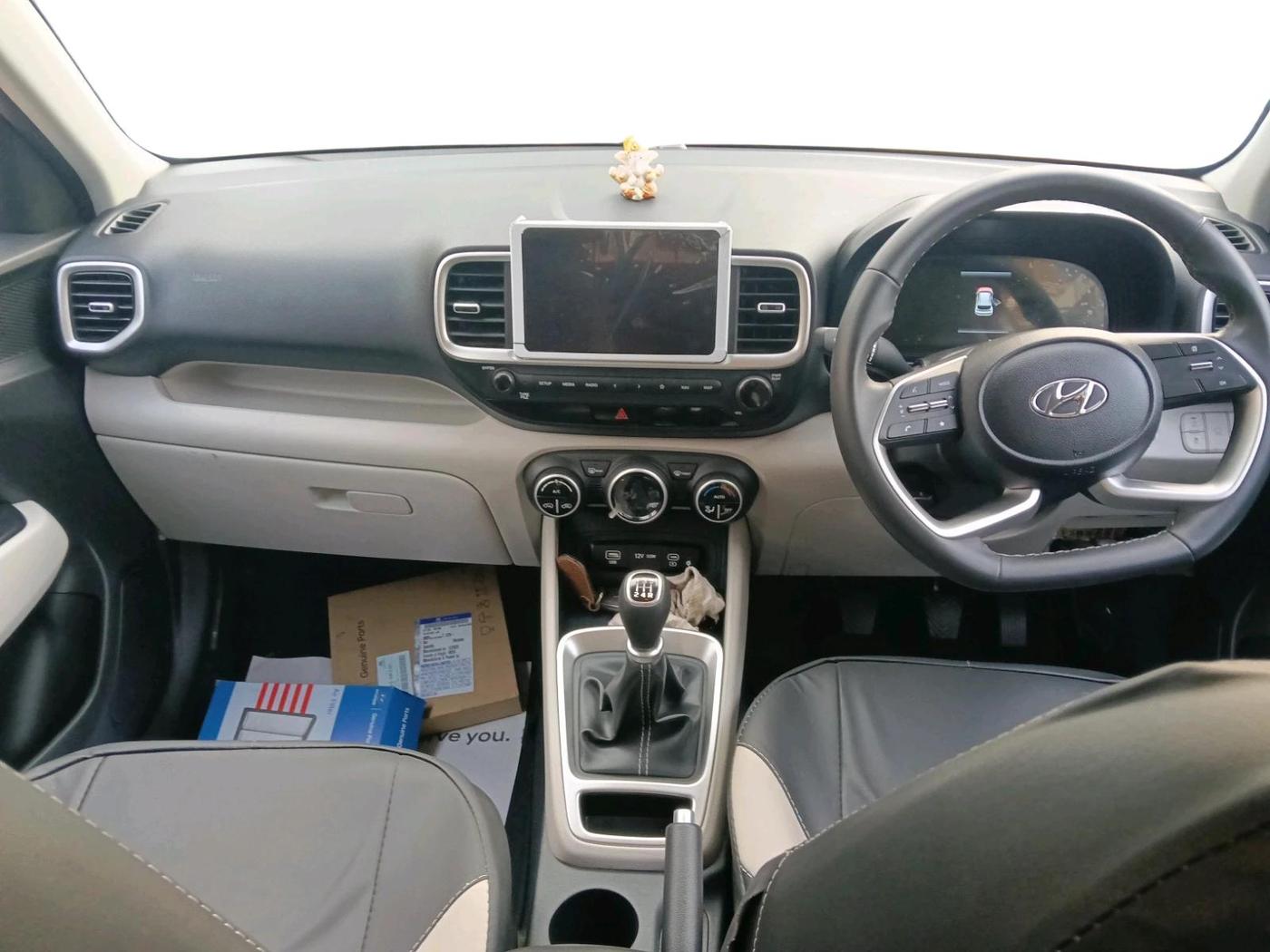 2024 Hyundai VENUE SX 1.2 PETROL, Petrol, Manual, 8,051 km, interior