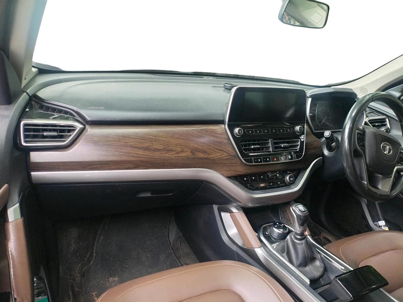 2019 Tata Harrier XZ 2.0L, Diesel, Manual, 1,71,747 km, interior