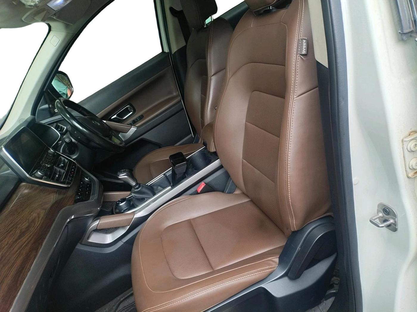 2019 Tata Harrier XZ 2.0L, Diesel, Manual, 1,71,747 km, interior