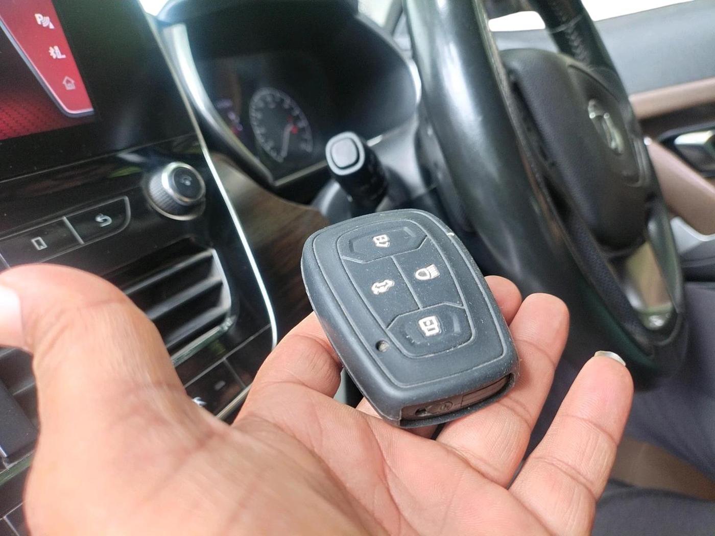2019 Tata Harrier XZ 2.0L, Diesel, Manual, 1,71,747 km, interior