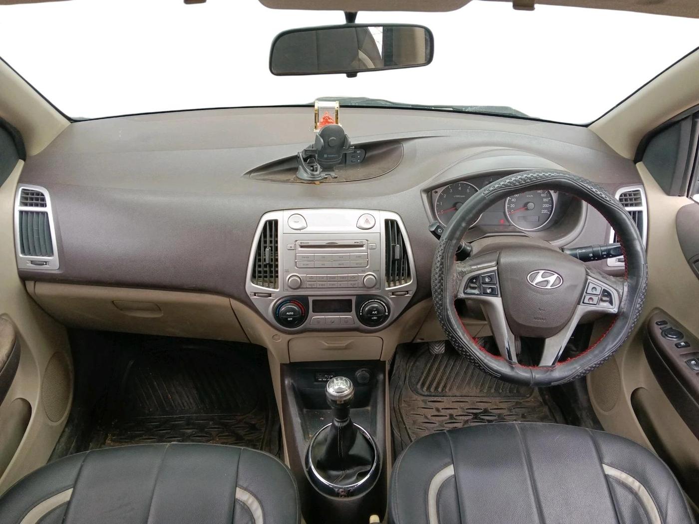 2011 Hyundai i20 SPORTZ 1.2, Petrol, Manual, 1,05,666 km, interior