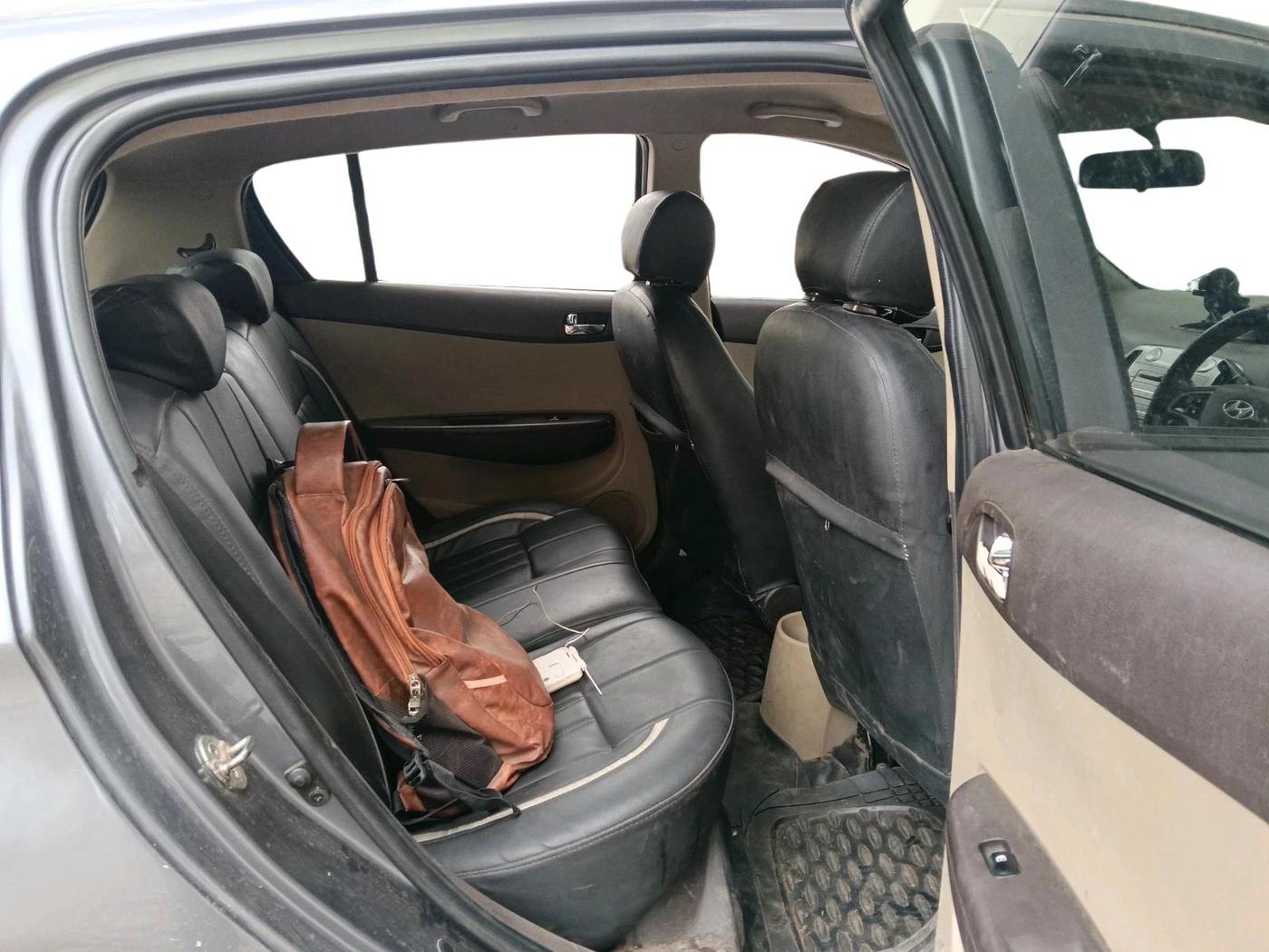 2011 Hyundai i20 SPORTZ 1.2, Petrol, Manual, 1,05,666 km, interior