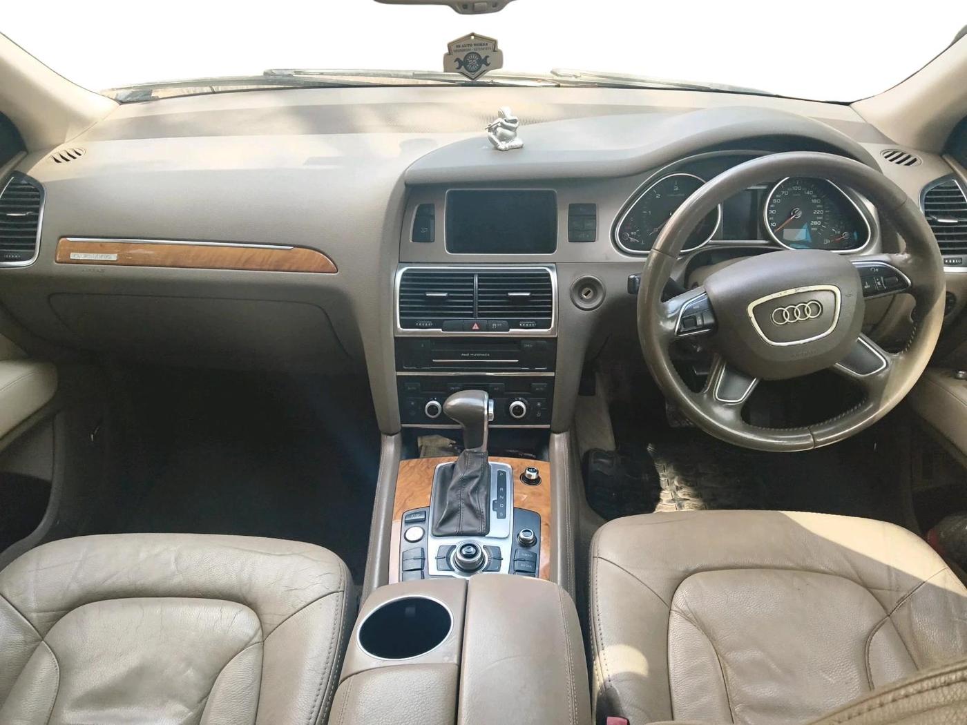 2014 Audi Q7 3.0 TDI PREMIUM PLUS, Diesel, Automatic, 1,47,000 km, interior