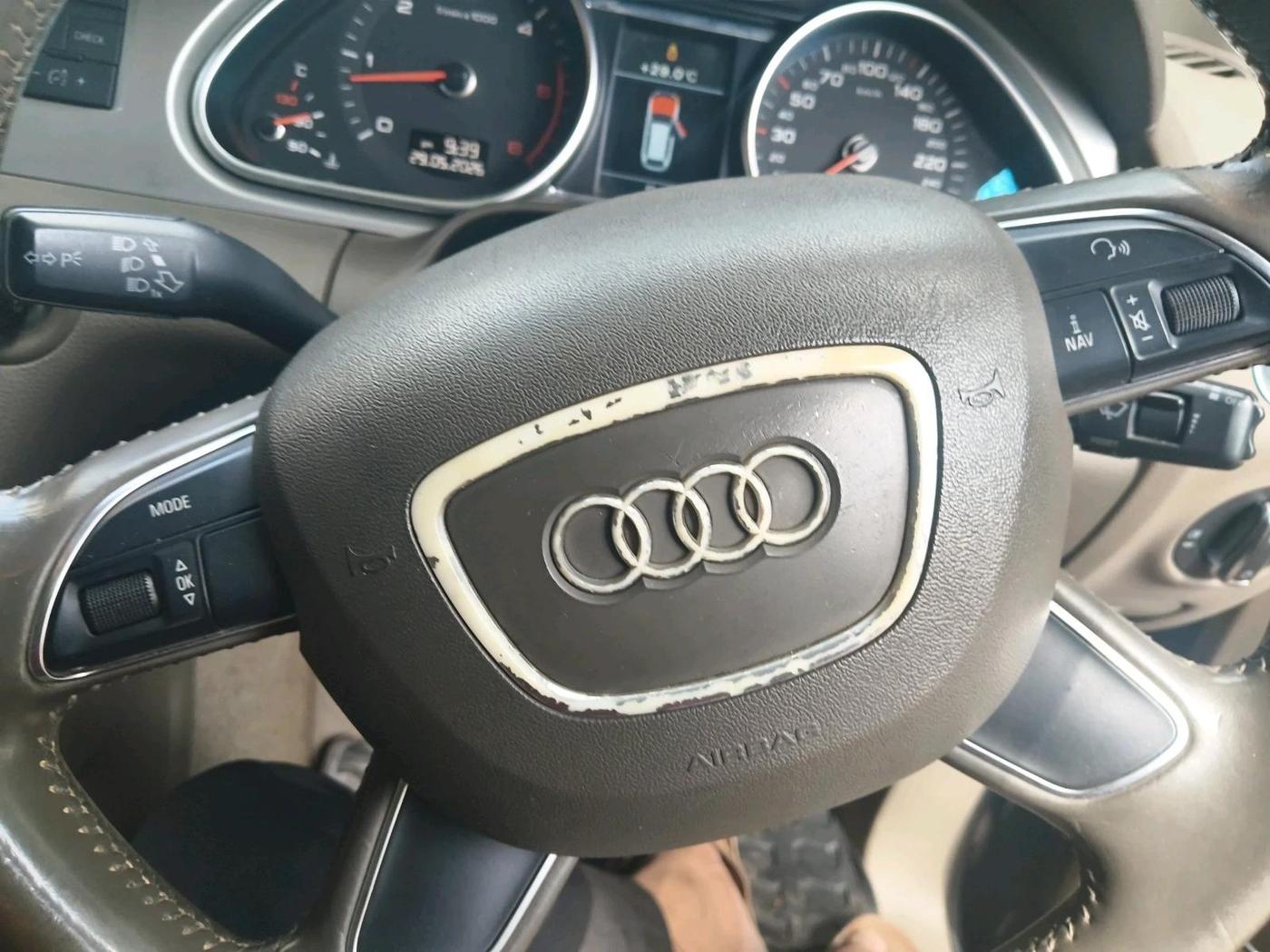2014 Audi Q7 3.0 TDI PREMIUM PLUS, Diesel, Automatic, 1,47,000 km, interior