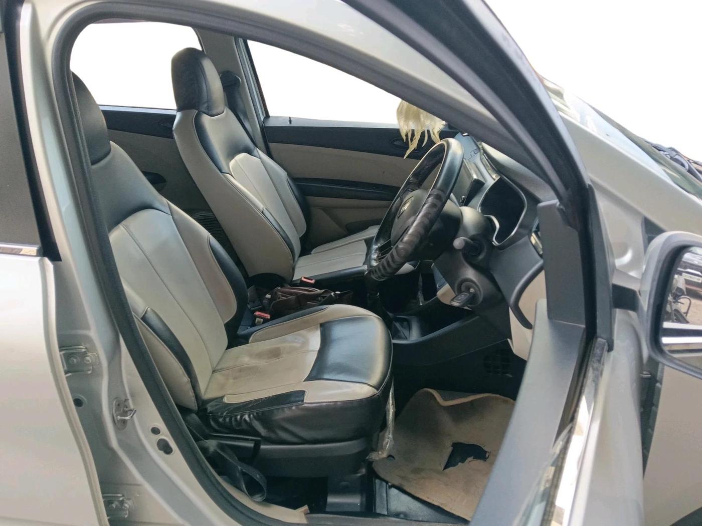 2020 Renault TRIBER RXT AMT, Petrol, Automatic, 88,645 km, interior