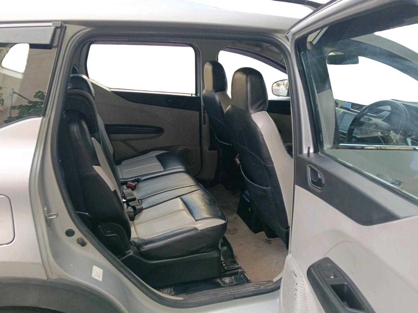2020 Renault TRIBER RXT AMT, Petrol, Automatic, 88,645 km, interior
