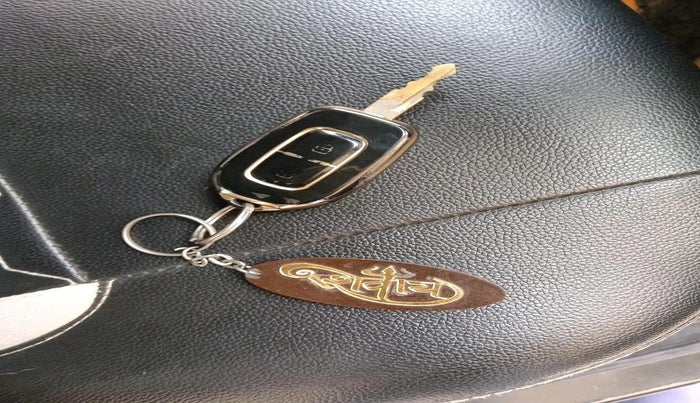 2017 Renault Kwid RXT 1.0, Petrol, Manual, 65,086 km, interior