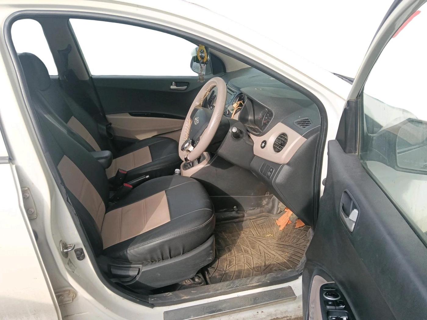 2014 Hyundai Grand i10 SPORTZ 1.2 KAPPA VTVT, Petrol, Manual, 1,57,524 km, interior