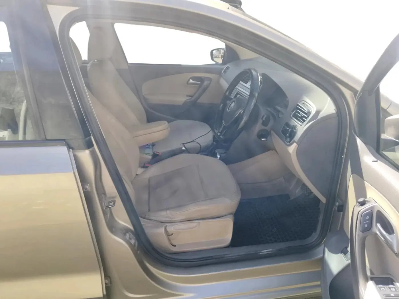 2016 Volkswagen Vento HIGHLINE 1.5 AT, Diesel, Automatic, 1,82,151 km, interior