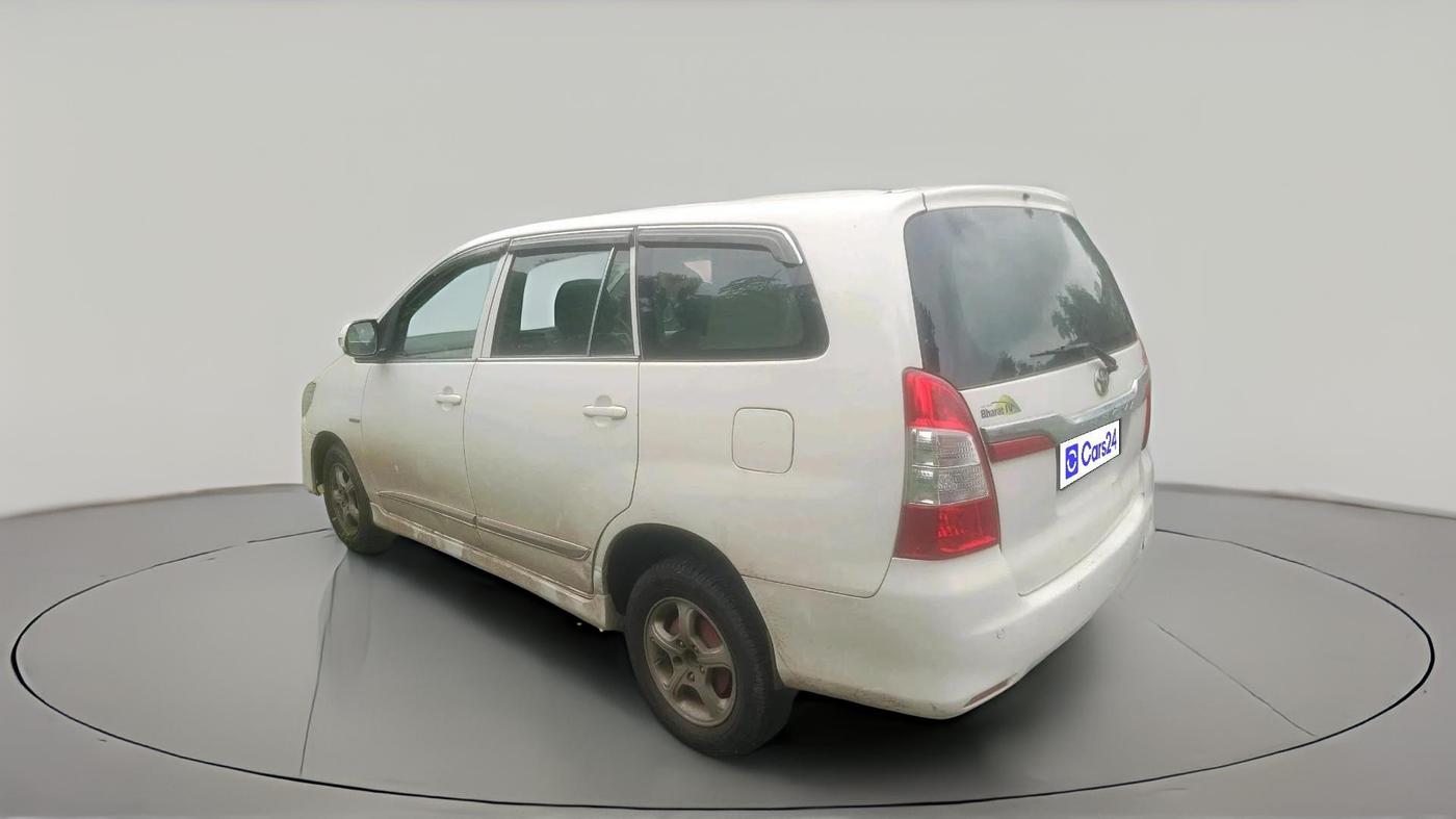 2011 Toyota Innova 2.5 G4 8 STR, Diesel, Manual, 2,25,510 km, exterior