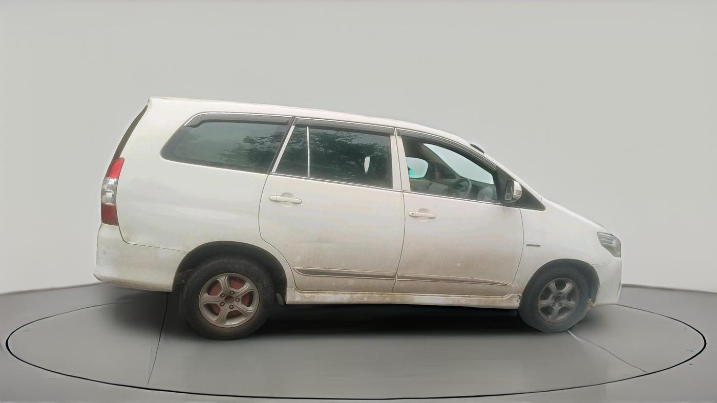 2011 Toyota Innova 2.5 G4 8 STR, Diesel, Manual, 2,25,510 km, exterior