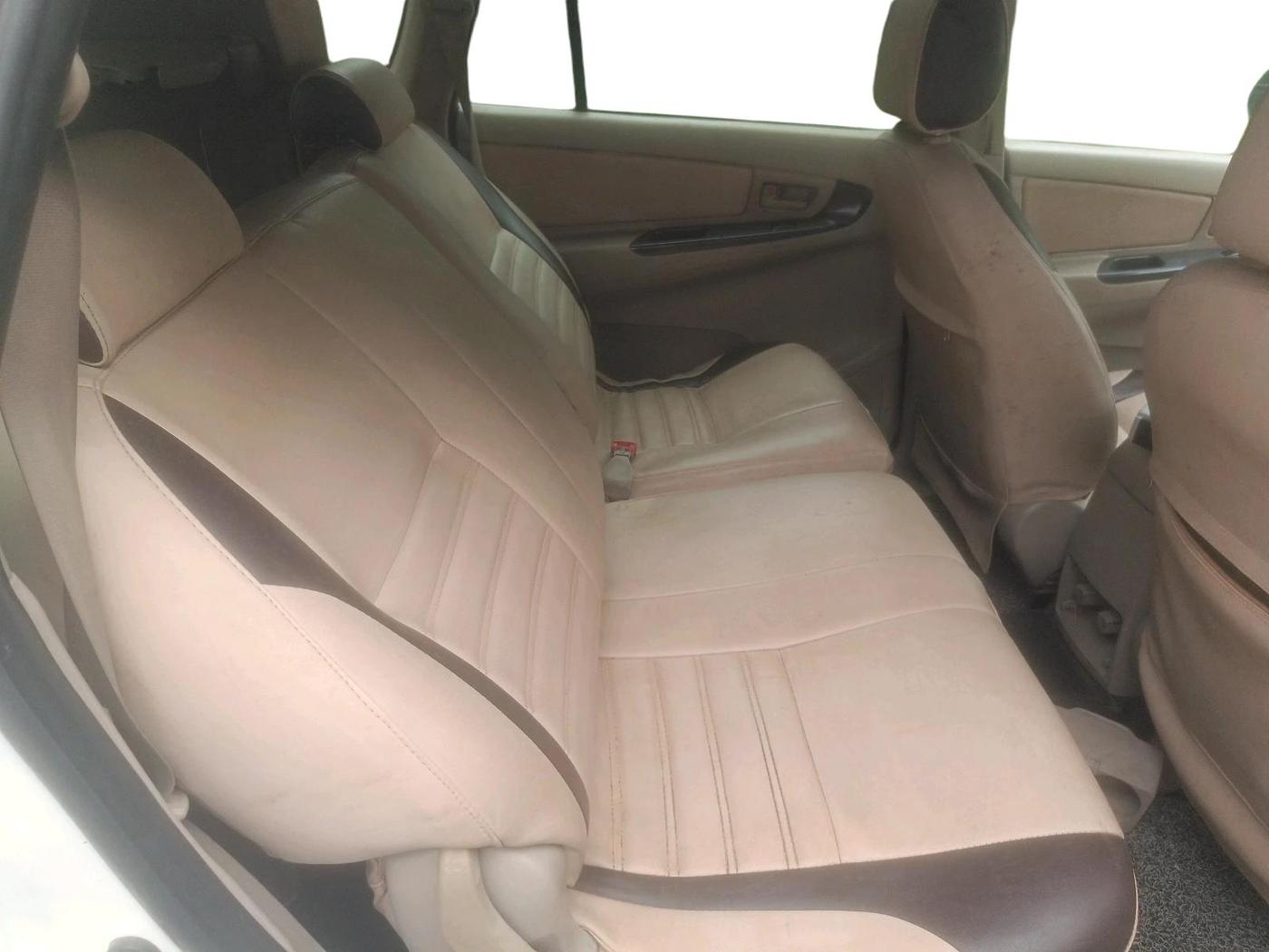 2011 Toyota Innova 2.5 G4 8 STR, Diesel, Manual, 2,25,510 km, interior