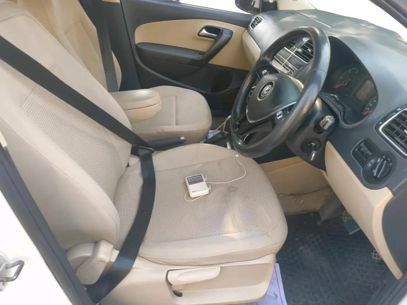 2019 Volkswagen Ameo HIGHLINE PLUS 1.5L AT 16 ALLOY, Diesel, Automatic, 1,20,206 km, interior