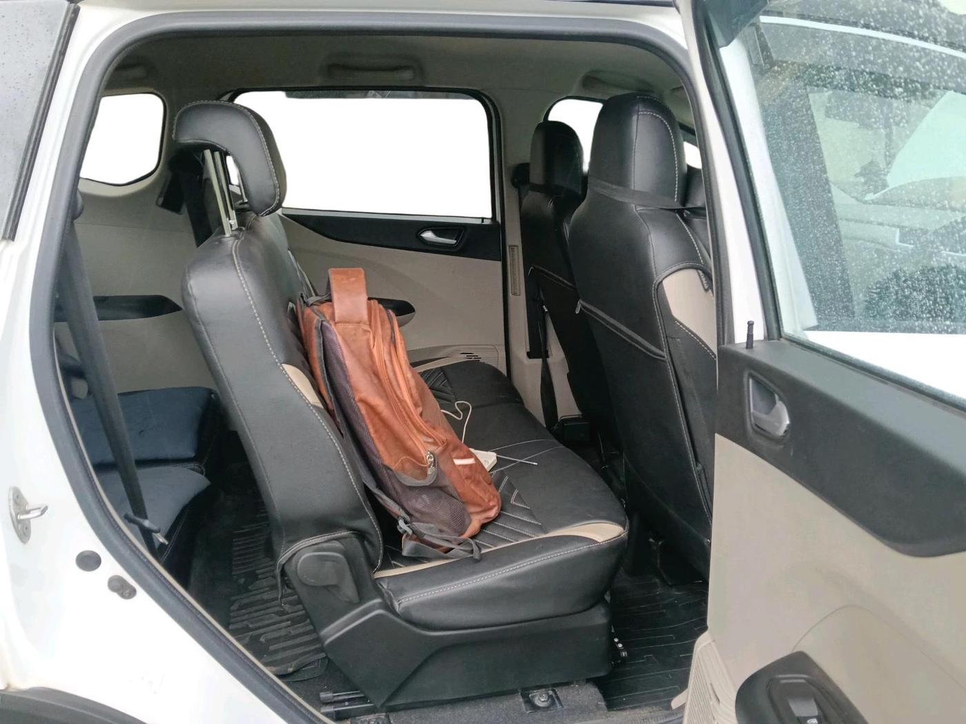 2023 Renault TRIBER RXZ DUAL TONE, CNG, Manual, 24,826 km, interior
