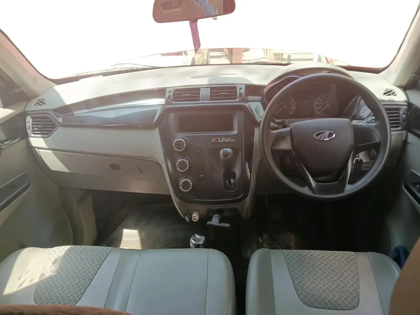 2017 Mahindra Kuv100 K4 6 STR, Petrol, Manual, 41,036 km, interior