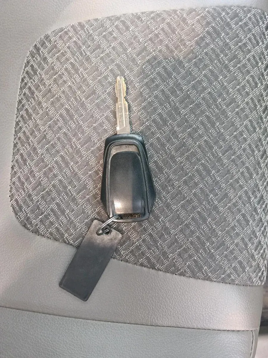 2017 Mahindra Kuv100 K4 6 STR, Petrol, Manual, 41,036 km, interior