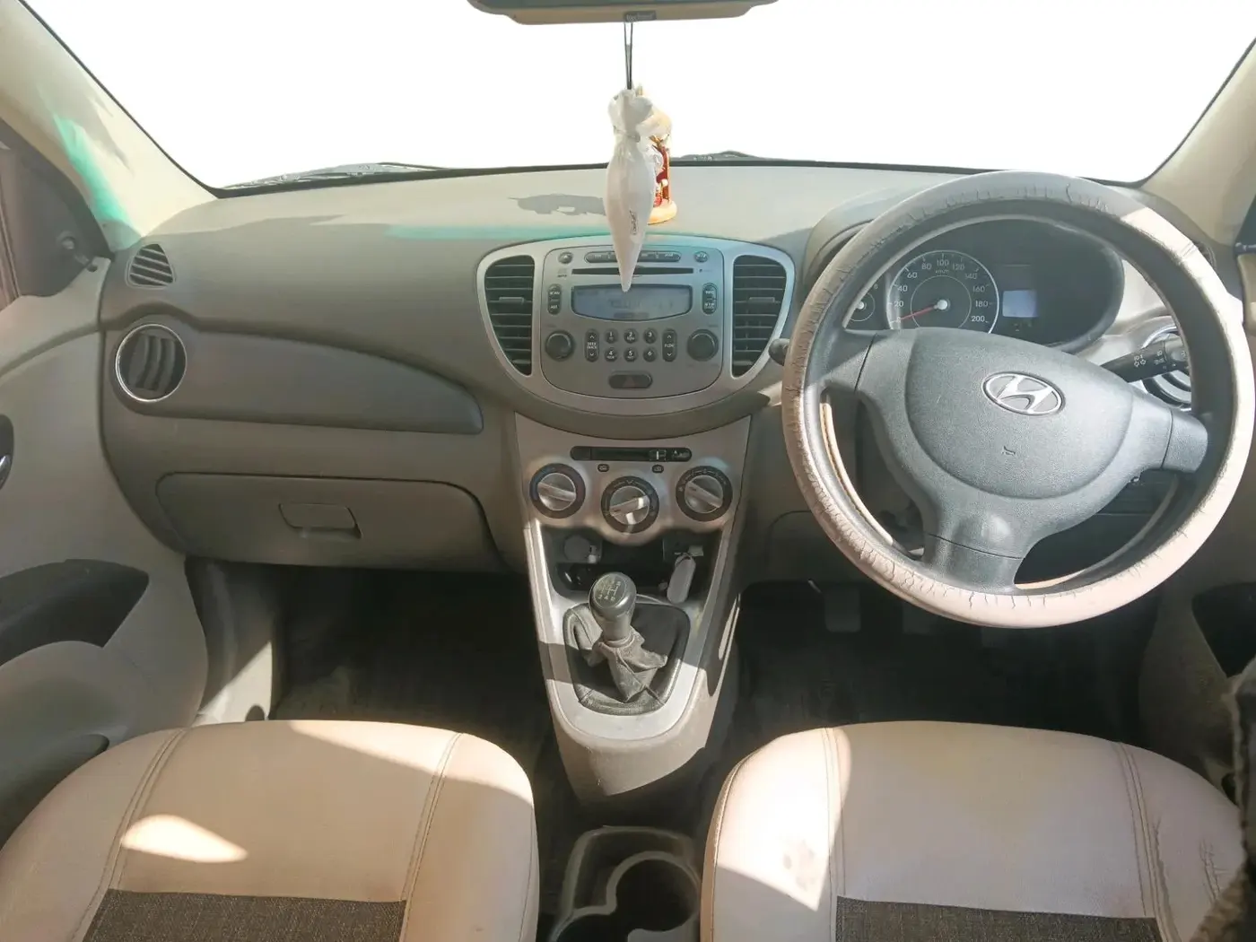 2014 Hyundai i10 SPORTZ 1.1, Petrol, Manual, 77,800 km, interior