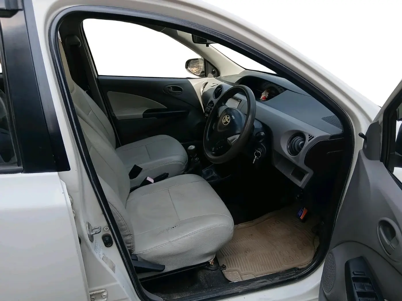 2011 Toyota Etios Liva GD, Diesel, Manual, 1,51,314 km, interior