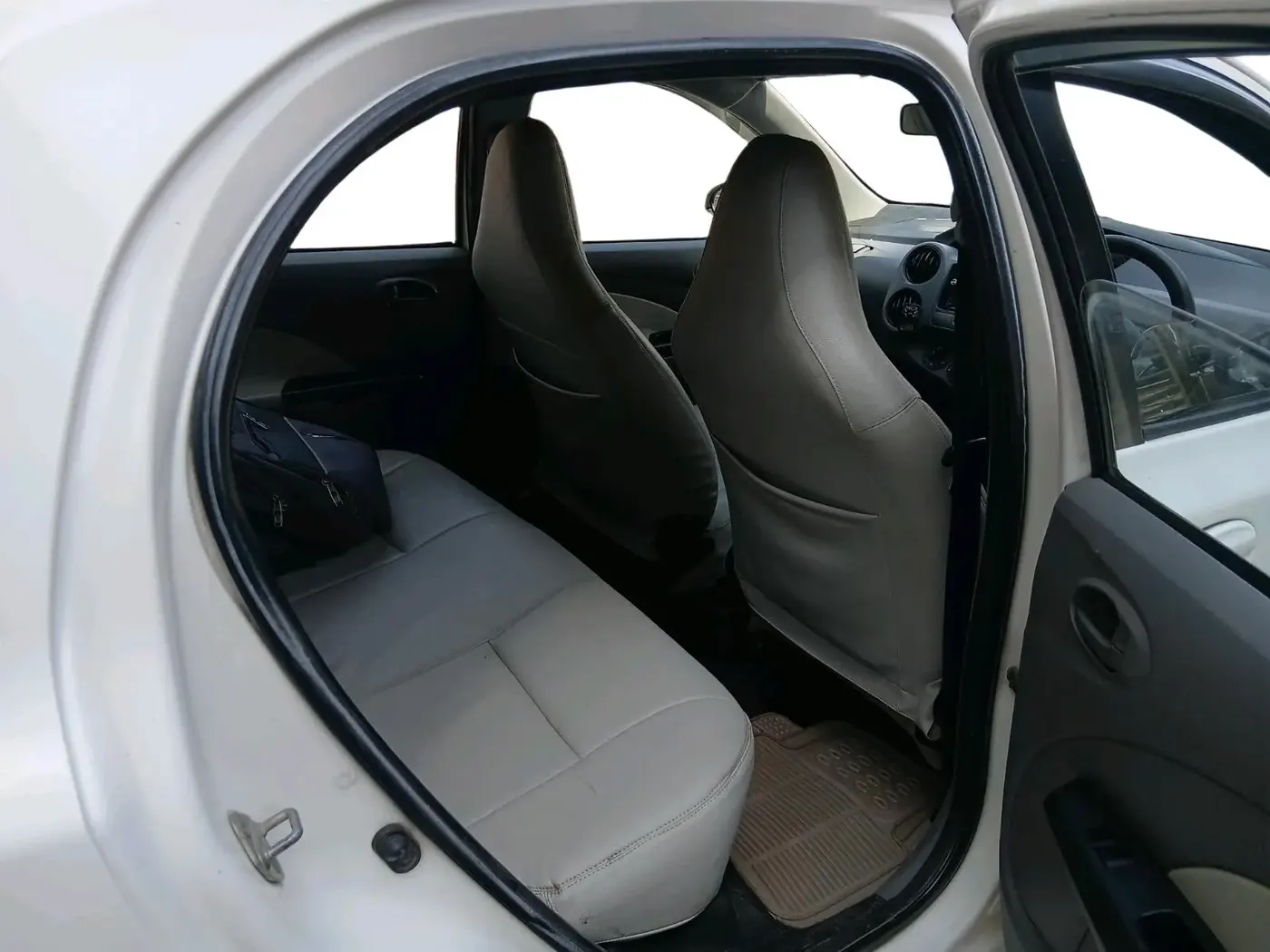 2011 Toyota Etios Liva GD, Diesel, Manual, 1,51,314 km, interior