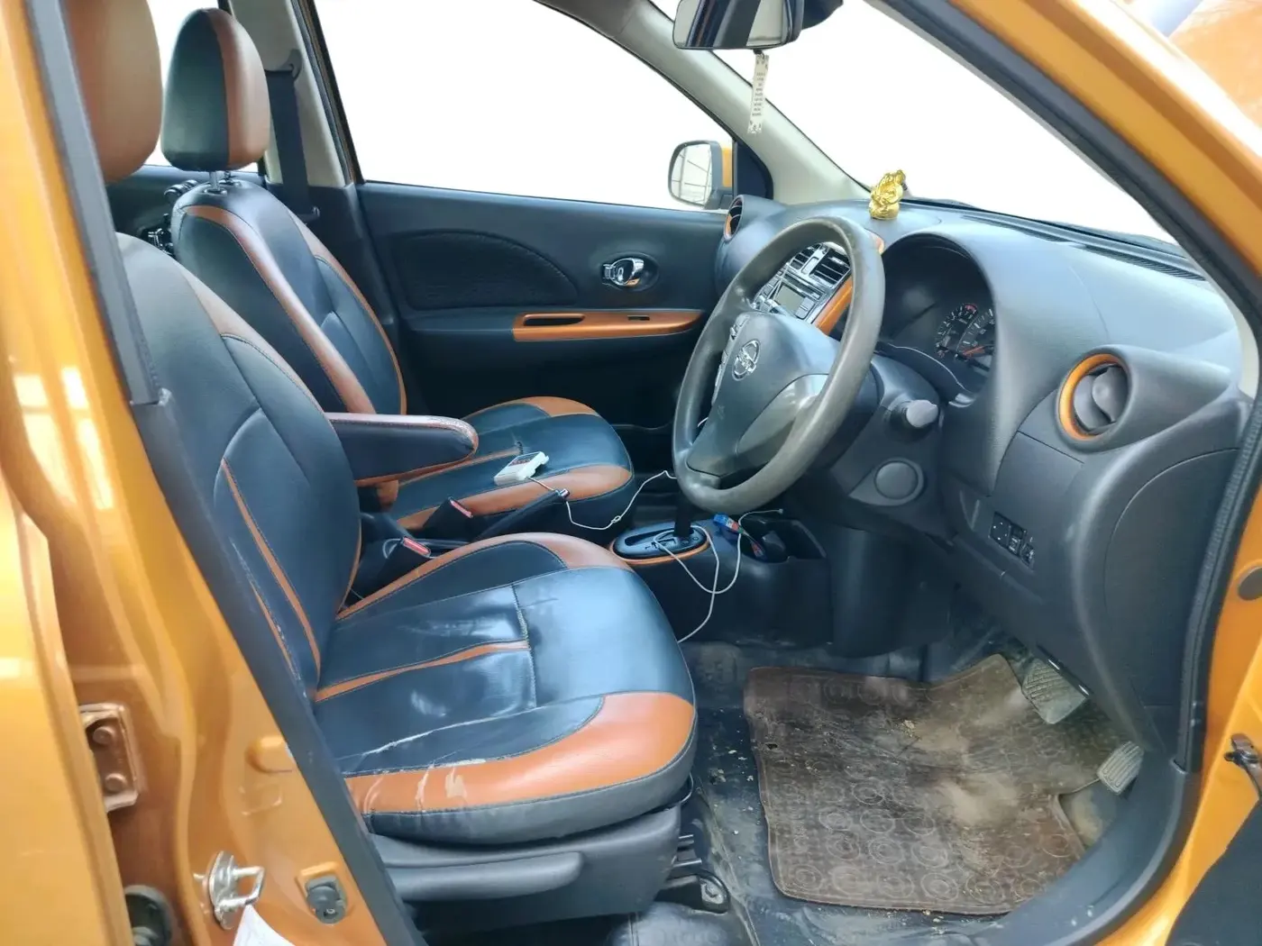 2017 Nissan Micra XV CVT, Petrol, Automatic, 1,25,989 km, interior