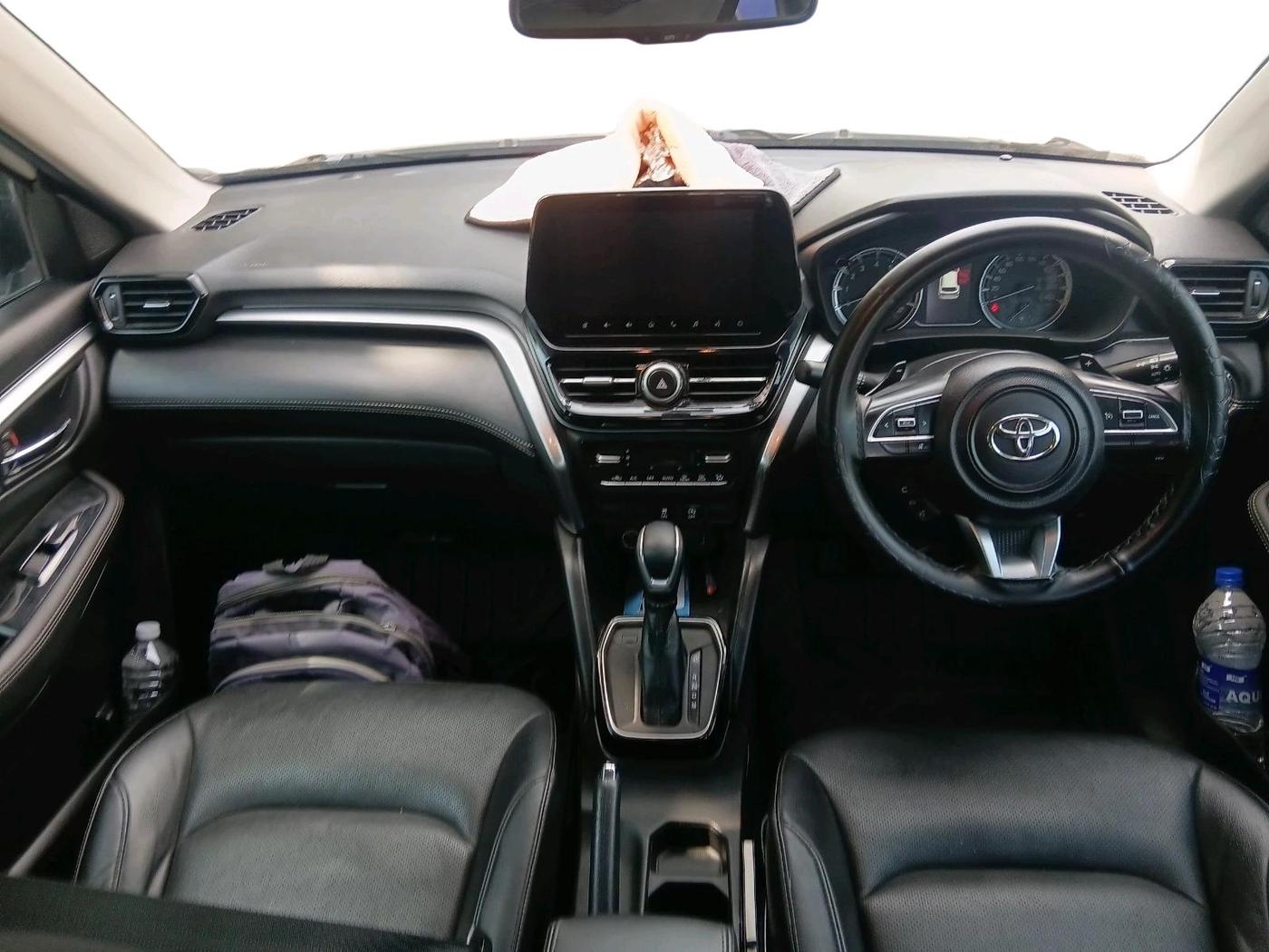 2022 Toyota URBAN CRUISER HYRYDER V AT NEO DRIVE, Petrol, Automatic, 63,698 km, interior