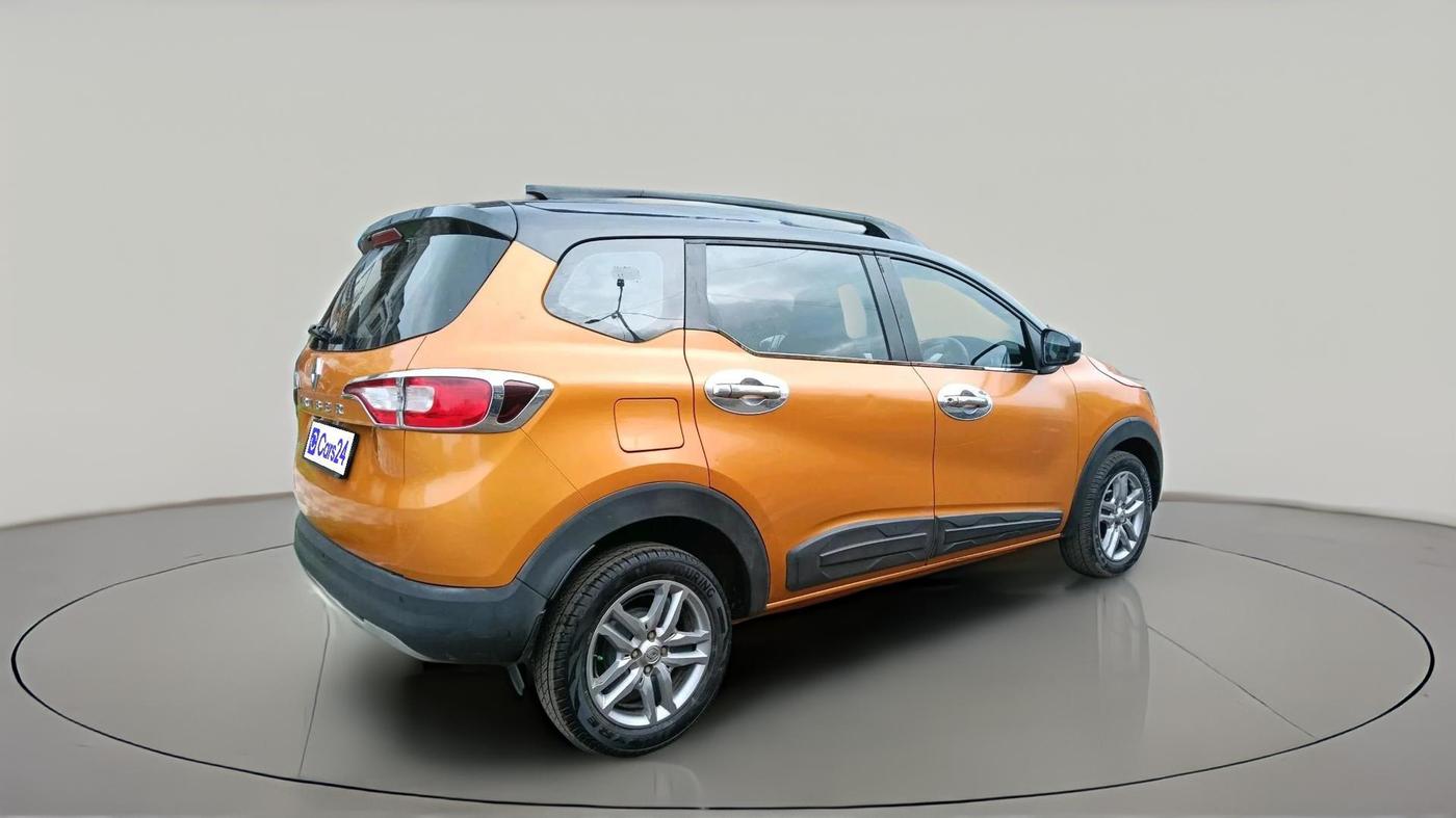 2021 Renault TRIBER RXZ DUAL TONE, Petrol, Manual, 96,639 km, exterior