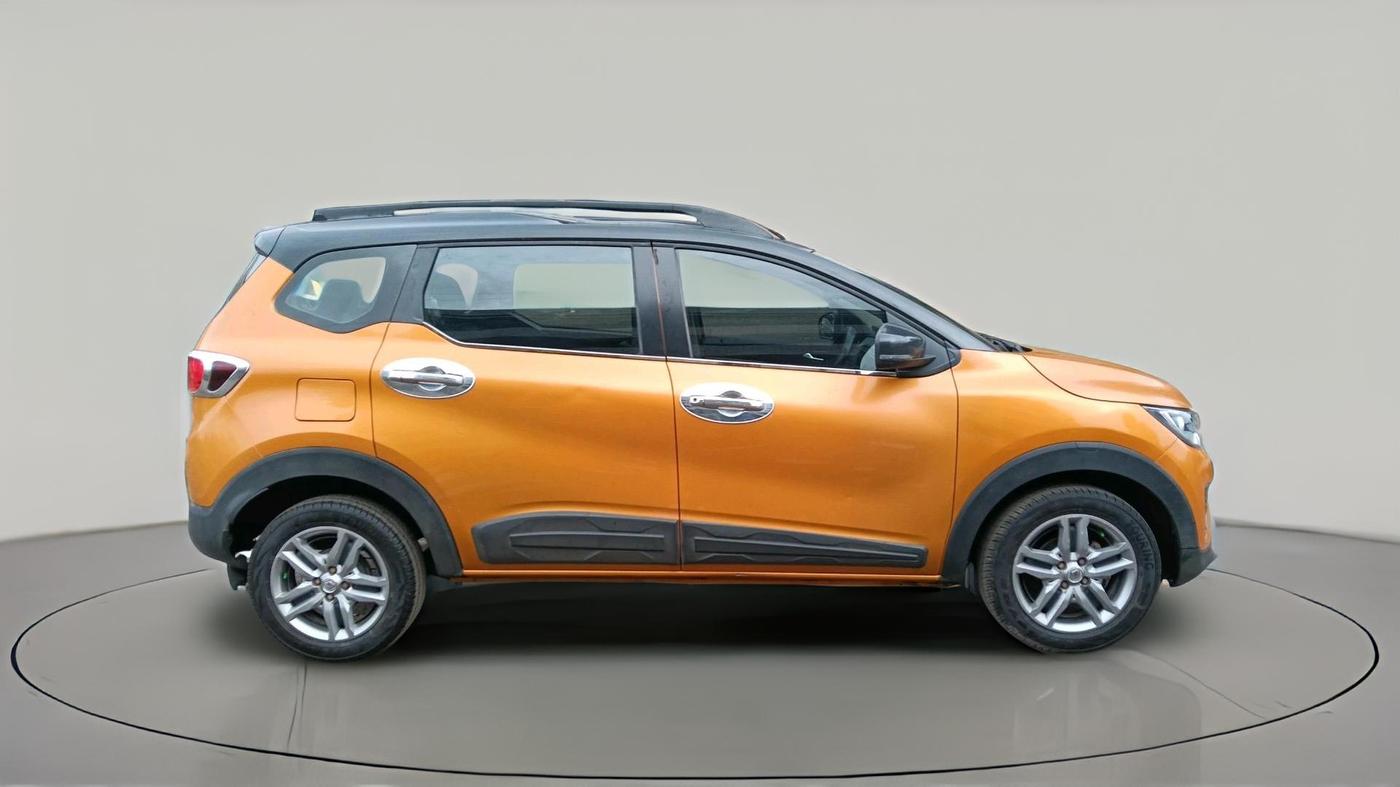 2021 Renault TRIBER RXZ DUAL TONE, Petrol, Manual, 96,639 km, exterior