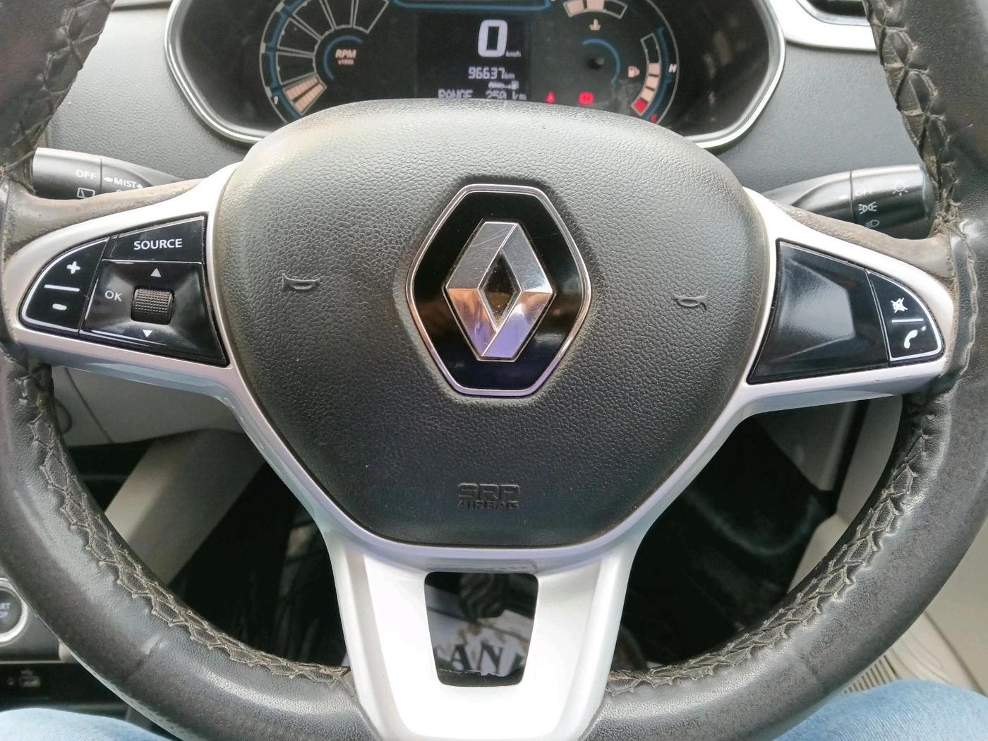 2021 Renault TRIBER RXZ DUAL TONE, Petrol, Manual, 96,639 km, interior