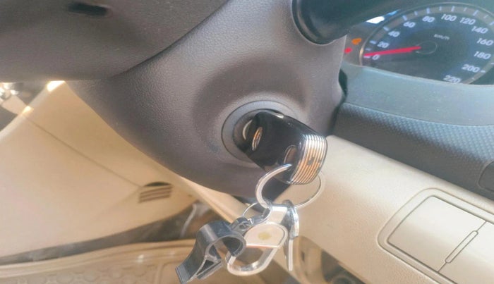 2011 Hyundai Verna FLUIDIC 1.6 CRDI EX, Diesel, Manual, 1,06,498 km, interior