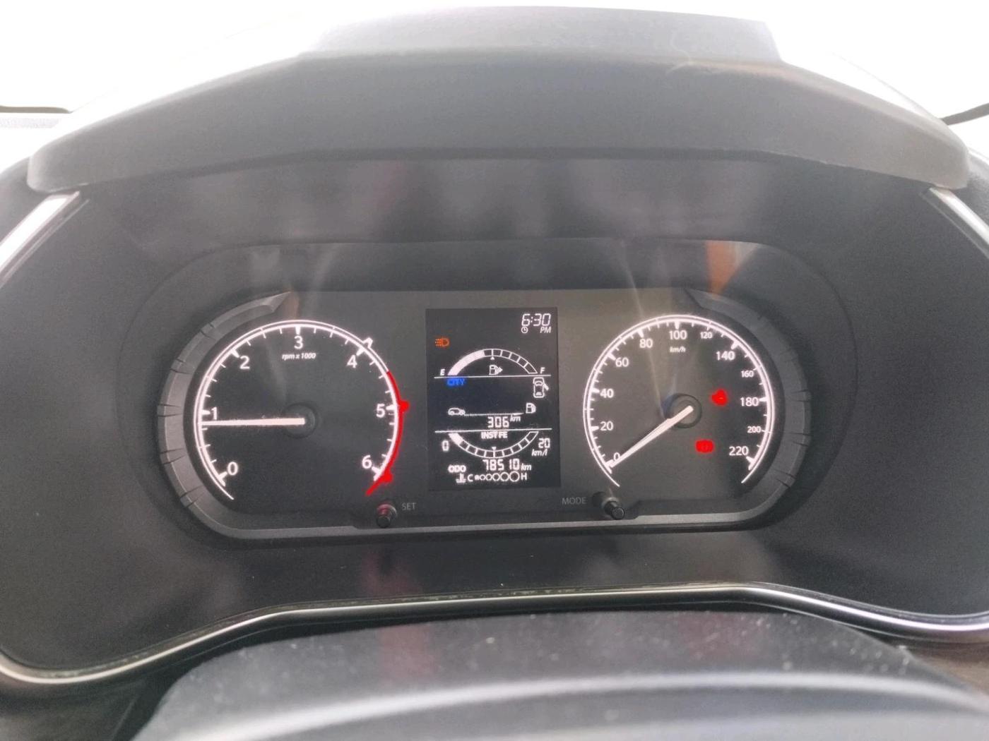 2020 Tata Harrier XT 2.0L KRYOTEC, Diesel, Manual, 80,000 km, interior