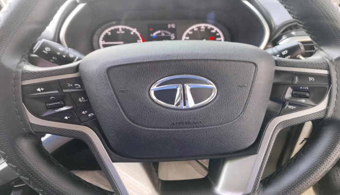 2020 Tata Harrier XT 2.0L KRYOTEC, Diesel, Manual, 80,000 km, interior