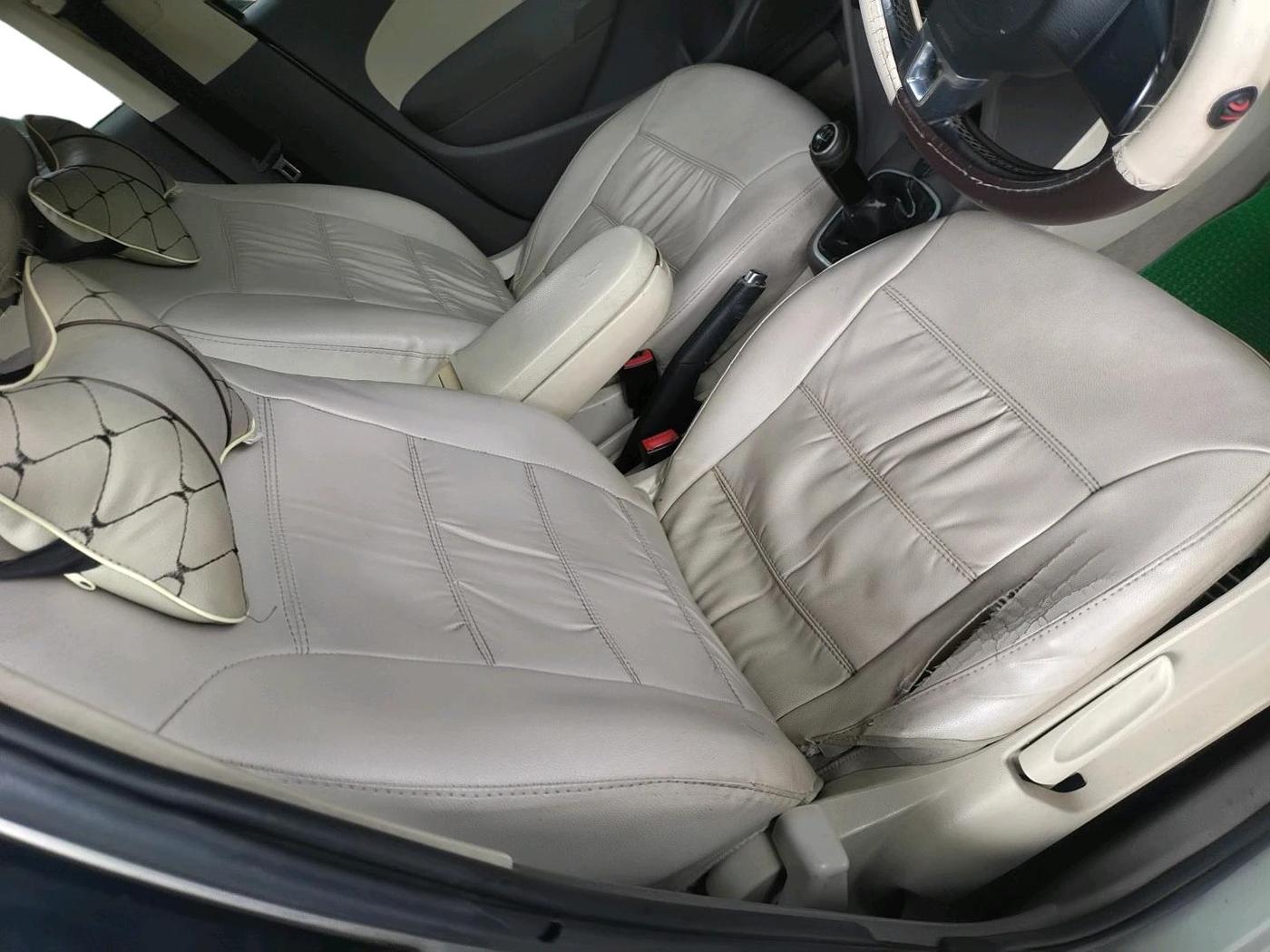2011 Volkswagen Vento HIGHLINE 1.6 MPI, Petrol, Manual, 99,733 km, interior