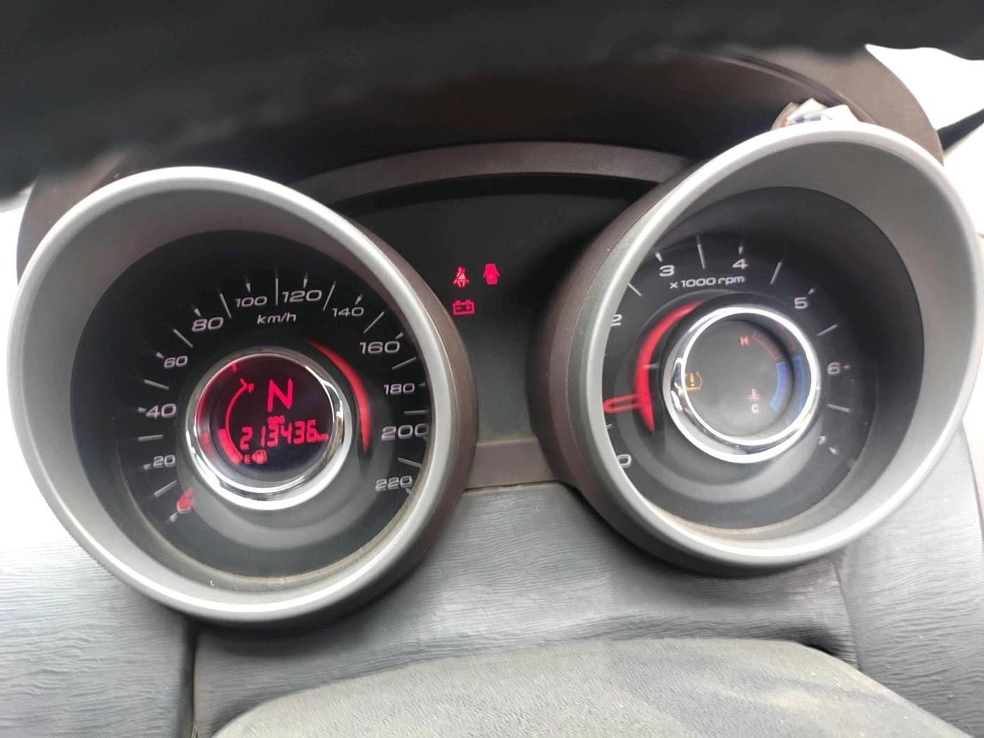 2012 Mahindra XUV500 W8, Diesel, Manual, 2,13,436 km, interior