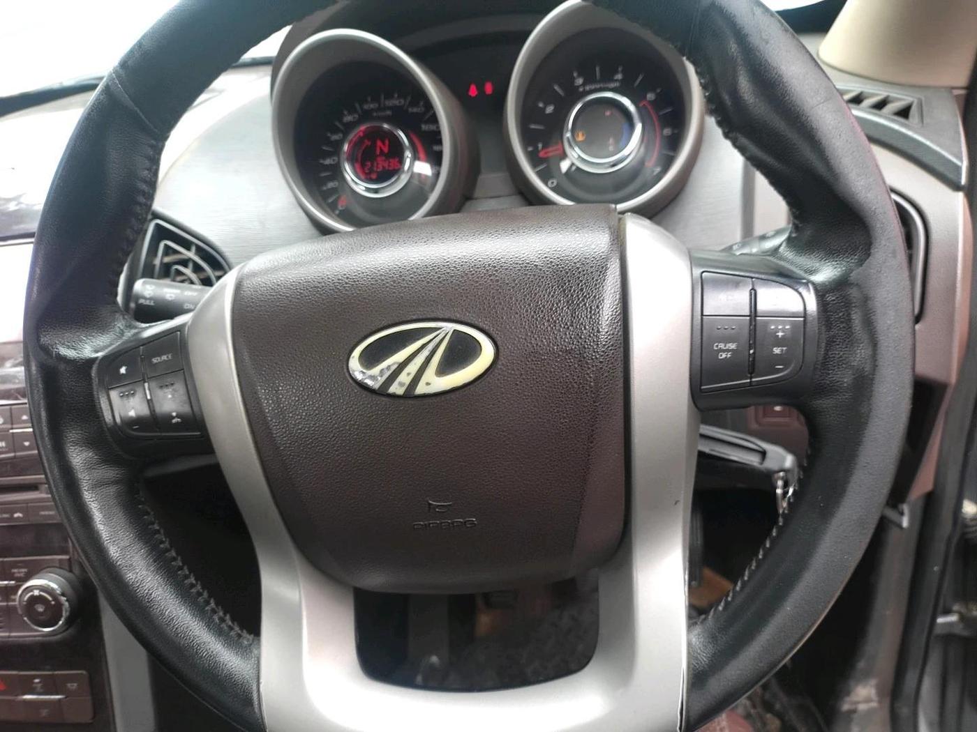 2012 Mahindra XUV500 W8, Diesel, Manual, 2,13,436 km, interior