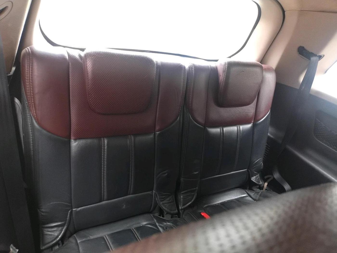 2012 Mahindra XUV500 W8, Diesel, Manual, 2,13,436 km, interior