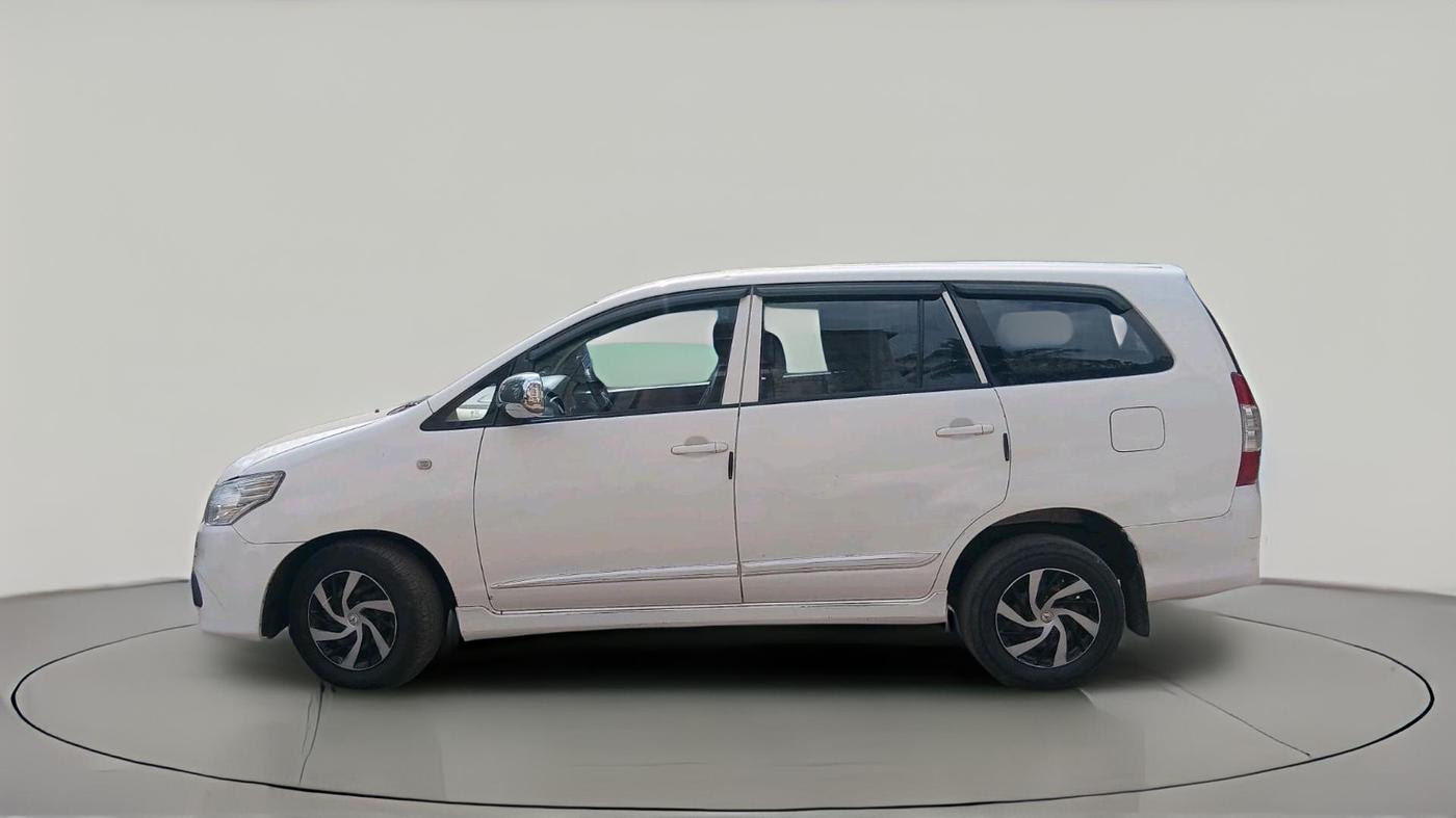 2016 Toyota Innova 2.5 GX 7 STR, Diesel, Manual, 2,34,438 km, exterior