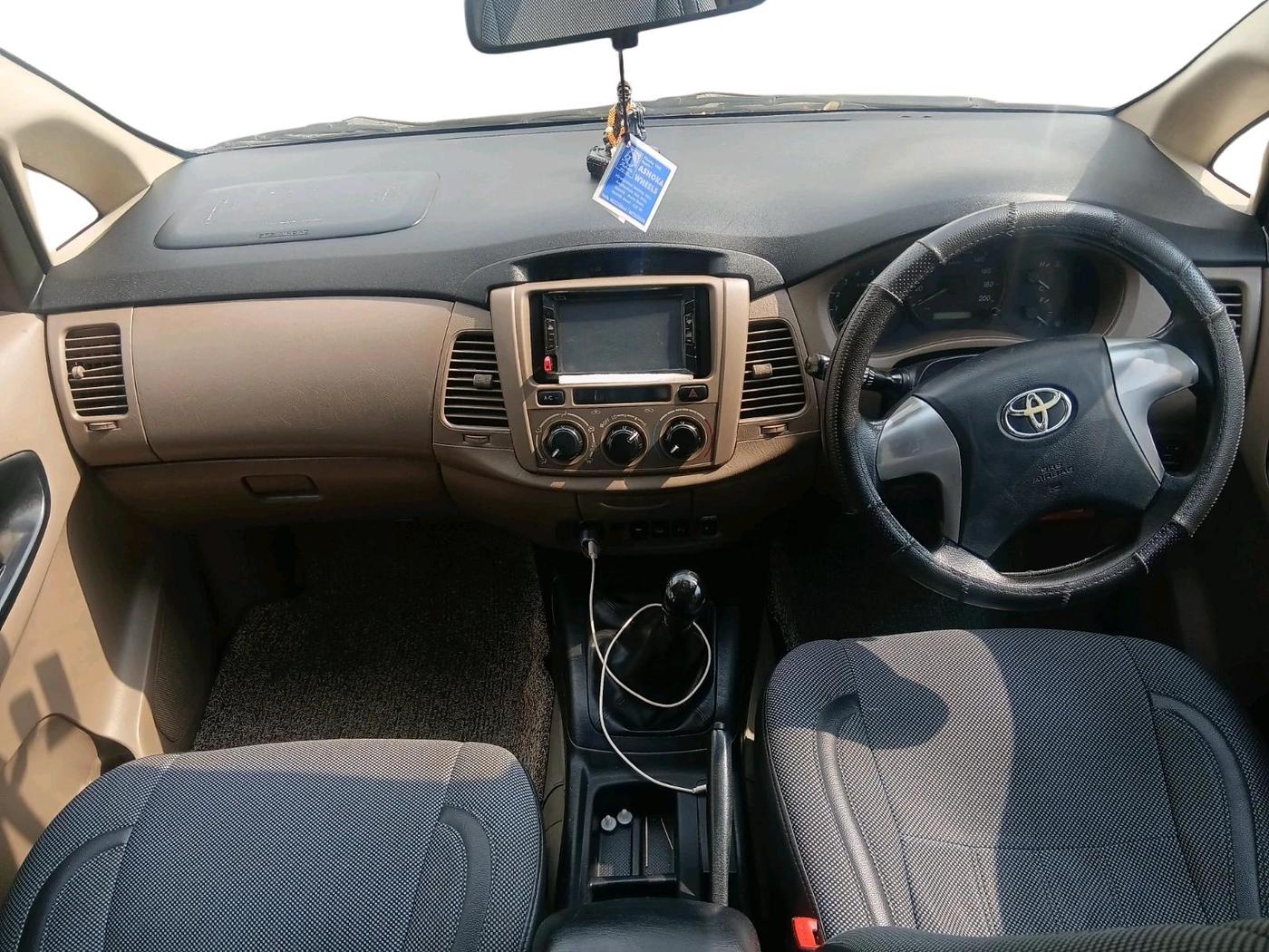 2016 Toyota Innova 2.5 GX 7 STR, Diesel, Manual, 2,34,438 km, interior
