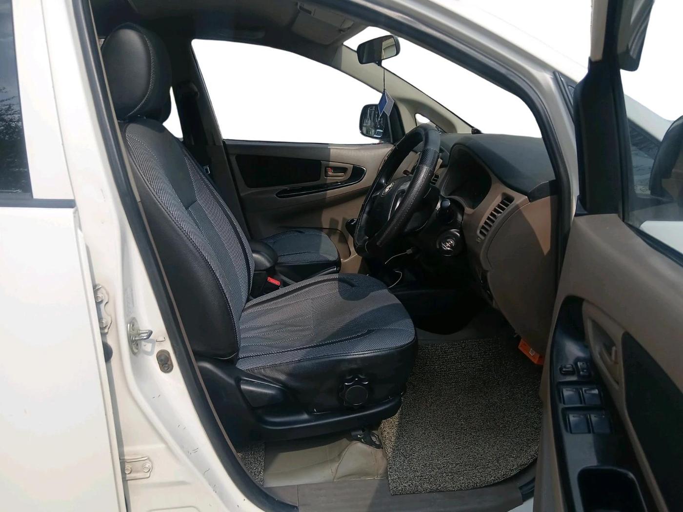 2016 Toyota Innova 2.5 GX 7 STR, Diesel, Manual, 2,34,438 km, interior