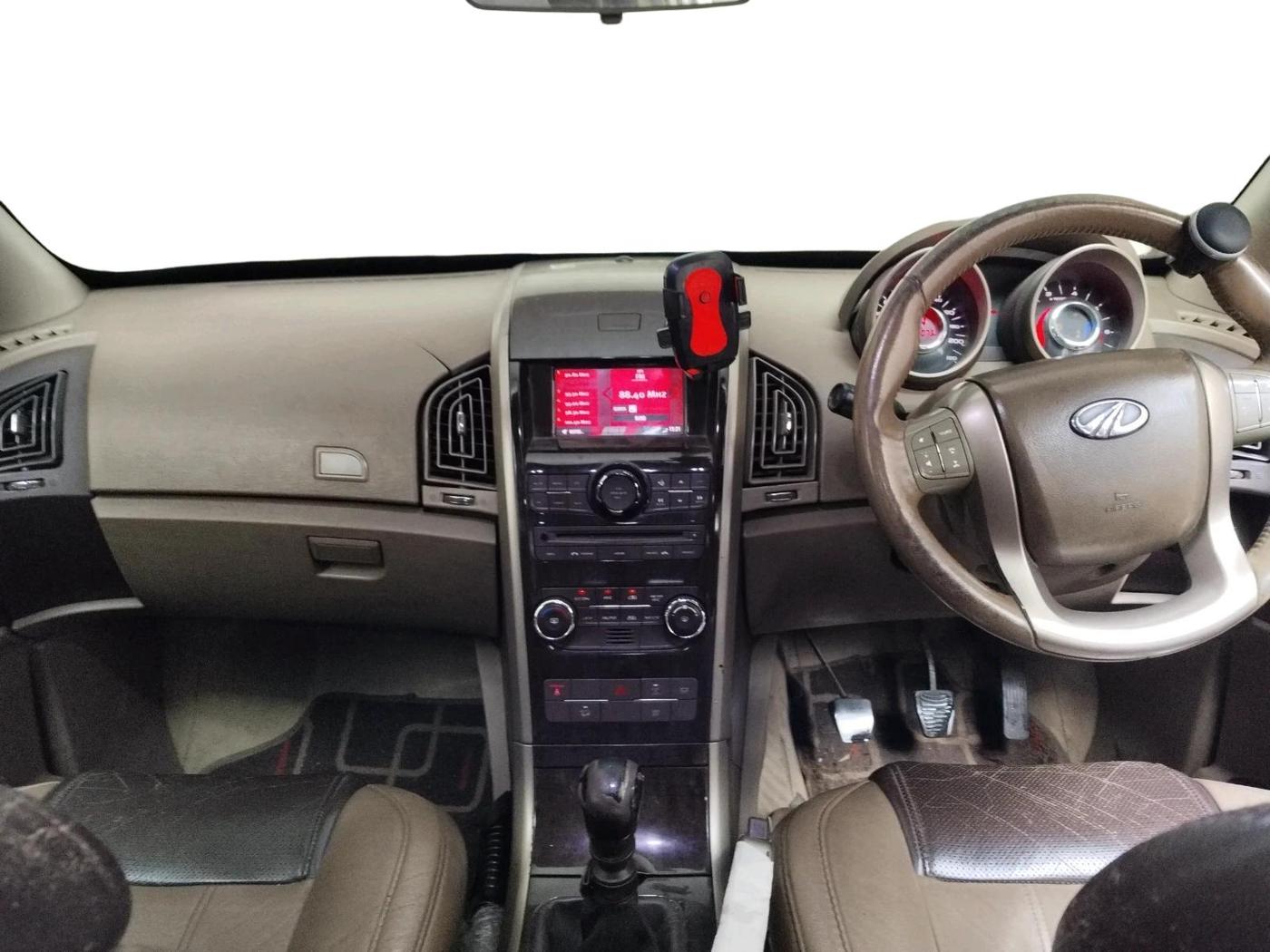 2013 Mahindra XUV500 W8, Diesel, Manual, 1,78,073 km, interior