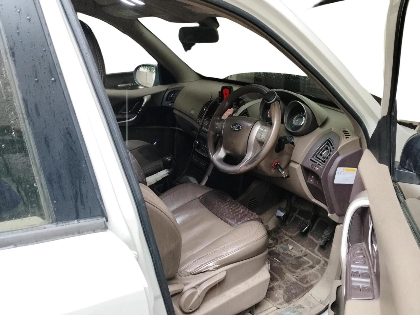 2013 Mahindra XUV500 W8, Diesel, Manual, 1,78,073 km, interior