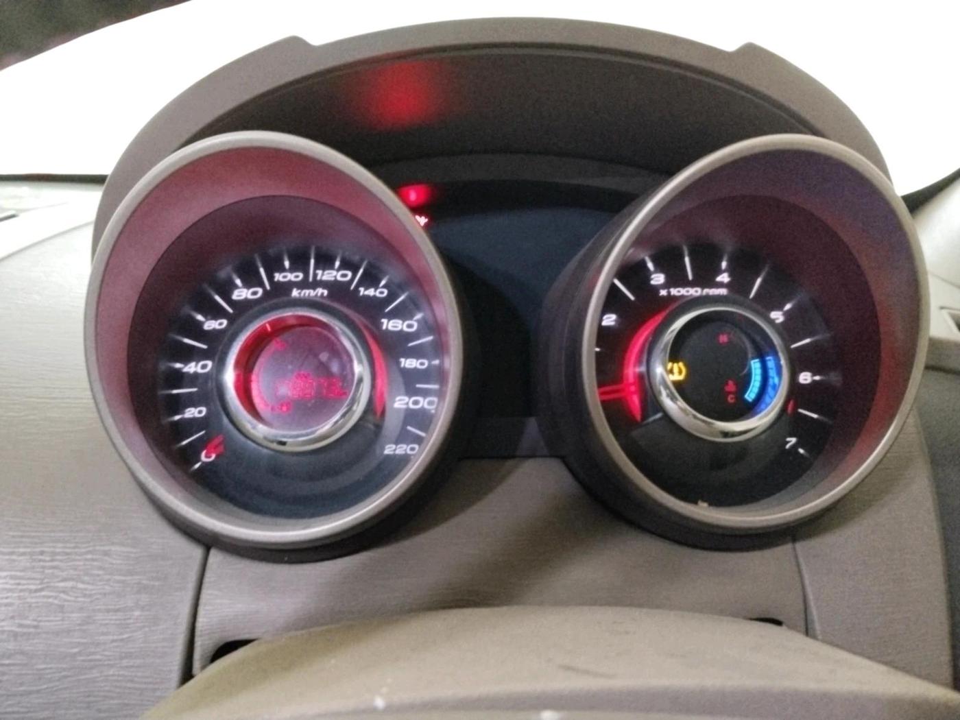 2013 Mahindra XUV500 W8, Diesel, Manual, 1,78,073 km, interior