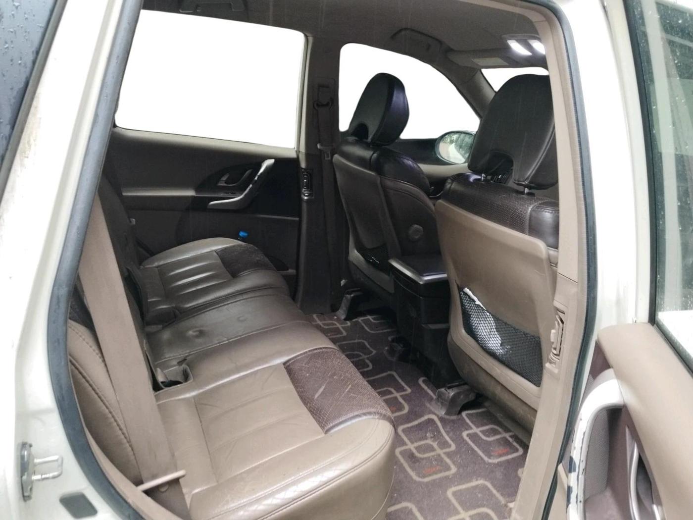 2013 Mahindra XUV500 W8, Diesel, Manual, 1,78,073 km, interior