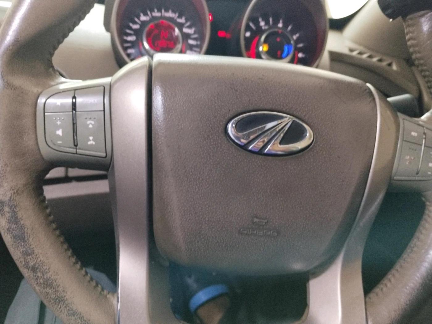 2013 Mahindra XUV500 W8, Diesel, Manual, 1,78,073 km, interior