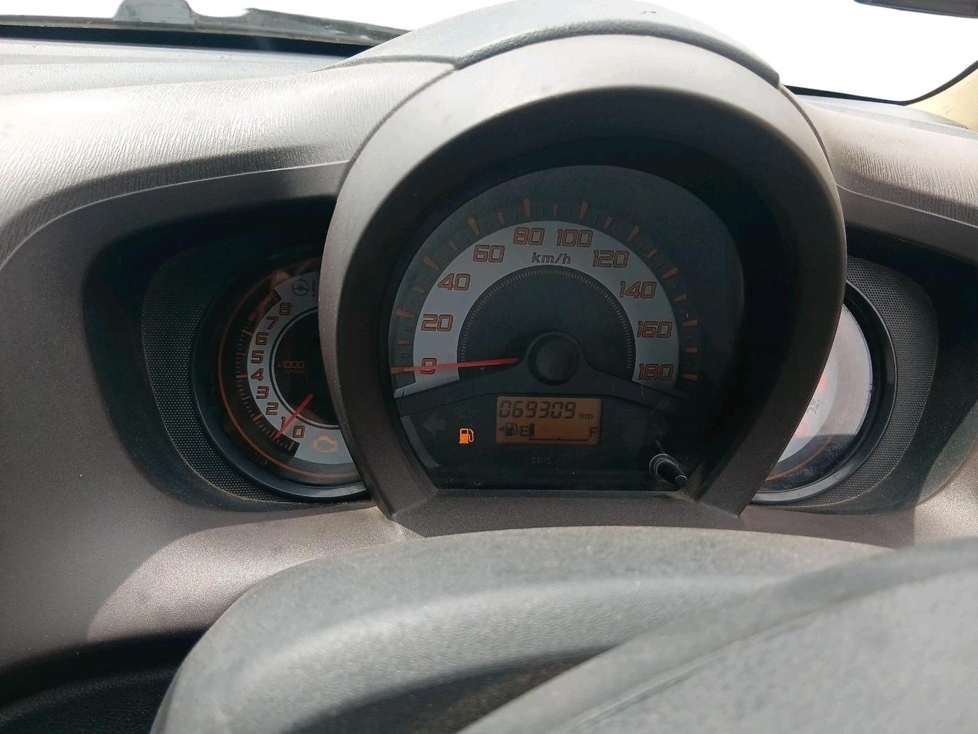 2013 Honda Brio VX MT, Petrol, Manual, 69,309 km, interior