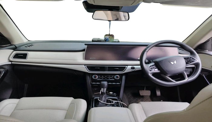 2023 Mahindra XUV700 AX 7 LUXURY D AT 7 STR, Diesel, Automatic, 54,676 km, interior