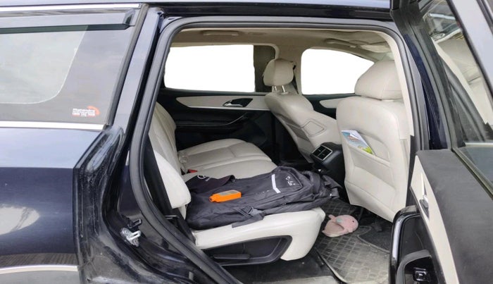 2023 Mahindra XUV700 AX 7 LUXURY D AT 7 STR, Diesel, Automatic, 54,676 km, interior