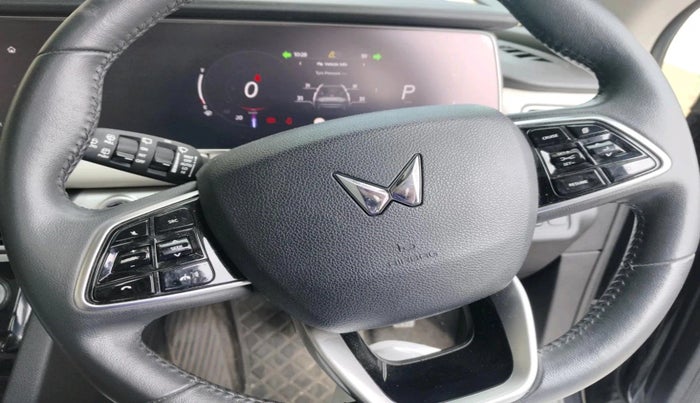 2023 Mahindra XUV700 AX 7 LUXURY D AT 7 STR, Diesel, Automatic, 54,676 km, interior