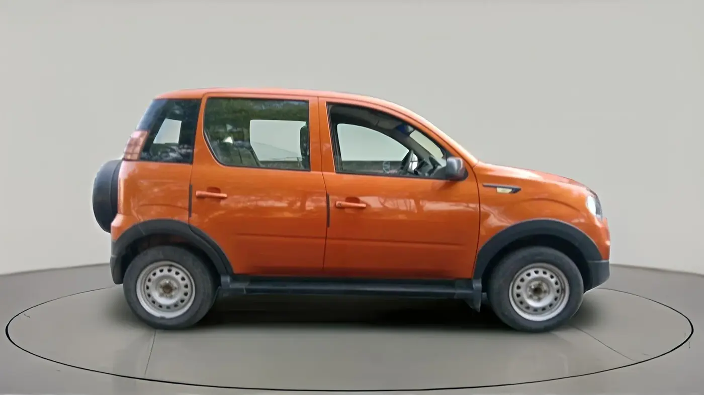 2016 Mahindra NUVOSPORT N4 PLUS, Diesel, Manual, 73,386 km, exterior