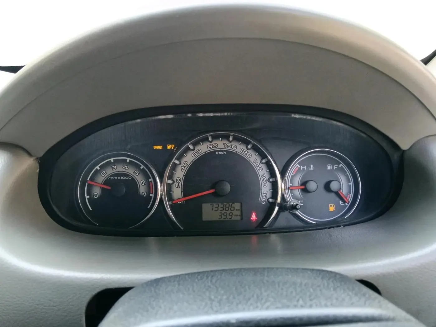 2016 Mahindra NUVOSPORT N4 PLUS, Diesel, Manual, 73,386 km, interior